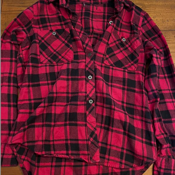 Women’s Red & Black Plaid Flannel Button-Up Shirt – Size M - Picture 4 of 4
